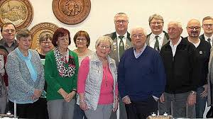 Tellkameraden: Ehrenschild der Gemeinde für Vorsitzenden Manfred Stark