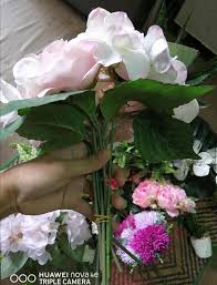 Nak jimat kami gubah sendiri selepas melihat beberapa tutorial di youtube dan kebetulan di romantika itu sendiri sedang menggubah bunga orkid pasu ni. Jimat Tak Payah Beli Bunga Baru Ini Cara Basuh Bunga Hiasan Berdebu Macam Baru Beli Yoy Network