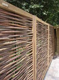 schutting natuurlijke tuinafscheiding mooie wilgentakken toch strak tuin ideeen tuin afscheiding tuin