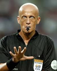 Mit einem jahr verzögerung wegen der. Fussball Schiedsrichter Collina Erklart Sofortigen Rucktritt Fussball Faz