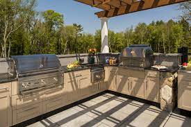 In a small new york city apartment reflective glass mosaics create an appealing focal poi. The Abcs Of Outdoor Kitchen Layouts Plans Ideas