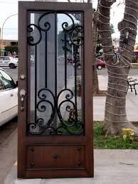 Así quedó la puerta de granero. 190 Ideas De Portones Metal Madera Puertas Puertas Rusticas Puertas De Entrada