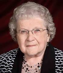 Frieda Estes's Instagram, Twitter & Facebook