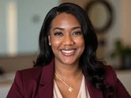 Diana Polk's Instagram, Twitter & Facebook