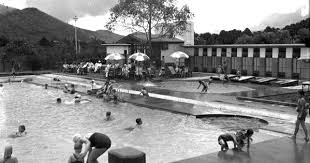 Suasana Di Kolam Renang Grand Hotel Lembang Bandung 1936 1937 Indonesia Pariwisata Kolam Renang