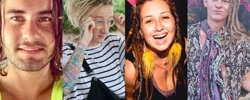 Grasp a dreadlock about 2 in (5.1 cm) from the end and hold your crochet hook next to it. We Asked White People With Dreadlocks Why