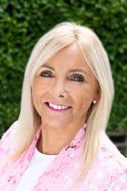 Martina Walsh's Instagram, Twitter & Facebook