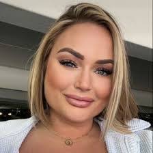 Jennifer Barcus's Instagram, Twitter & Facebook