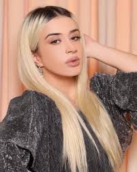 Çdo gjë e panjohur të ngjall frikë”- Barbana Dini karantinohet me prindërit  në shtëpi dhe flet për vëllain e ndjerë: Ergi është prezent tek ne në çdo  gjë