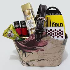 Birthday Gift Ideas For Mother In Law In India 5 Best Suggestions Of Karwa Chauth Gifts For Mother In Law Karwa Chauth Gift Mother Gifts Gifts