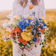 Another meaning of the baby's breath flower is the reconnection. The Symbolism And Meaning Behind Your Wedding Flowers