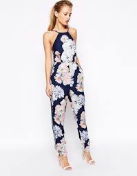 Köp därför asos tall och asos petite för att få liv som passar, rätt benlängder och axelband som aldrig halkar ner. Seien Sie Der Hingucker Bei Der Nachsten Hochzeit Mit Einem Trendigen Jumpsuit Hochzeitsoutfit Gast Frau Kleid Hochzeit Gast Und Outfit Hochzeit Gast