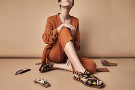 Metro shoes is another international brand operating successfully in pakistan and it became very popular within few decades because of its low prices and trendy designs. Pakistani Luxury Shoe Brand Gives Cultural Appreciation Instead Of Cultural Appropriation Shopping Guide And Directory Focused On Sustainable Fashion And Conscious Living