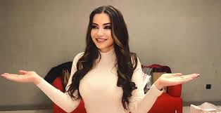 Esra Ezmeci Kimdir Nereli Kac Yasinda Boyu Kilosu Estetiksiz Hali Kocasi Ve Iletisim