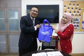 Lembaga hasil dalam negeri malaysia (lhdnm) ingin memaklumkan bahawa pejabat pengarah negeri (ppn) lhdnm wilayah persekutuan putrajaya akan berpindah ke lokasi baharu bermula pada 7 oktober 2013 (isnin). Mbot Malaysia Board Of Technologists Kunjungan Hormat Dari Lembaga Hasil Dalam Negeri Cawangan Cheras