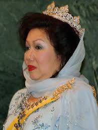 Despite that, many were shocked as they weren't even aware that sultan muhammad v was previously married to tengku zubaidah binti tengku norudin (née kangsadal pipitpakdee). Tengku Zubaidah Binti Tengku Norudin
