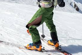 Nous vous recommandons cette tenue de randonnée, avec ses trois produits techniques qui vous accompagneront parfaitement lors de vos randonnées, tant au niveau design que techniques ! Comment S Habiller En Ski De Randonnee Et Equipement Necessaire Blog Outdoor Trace Les Cimes