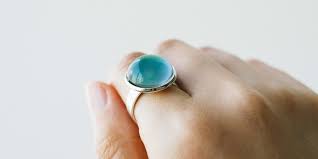 温度でくるくると色が変化するリング minneとものづくりと リング 色 アクセサリー