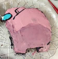 Amogus twerk cake. Please send help. : rshittyfoodporn