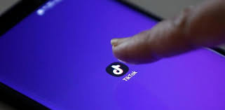 Tik tok se ha convertido en un verdadero fenómeno en redes sociales, especialmente entre jóvenes y adolescentes a tal punto de ser una de las aplicaciones el éxito en este grupo tiene una explicación: Tiktok El Video De 15 Segundos Que Arrasa Entre Los Adolescentes