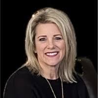 Kari Downs's Instagram, Twitter & Facebook