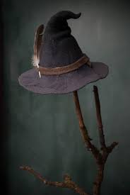 Shlyapa Vedmy Google Poisk In 2020 Hats Witch Modern Witch