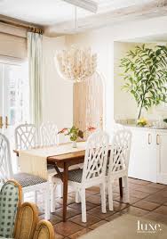 Palm beach chic decor ideas. Ties To An Iconic Palm Beach Hotel Inspire An Equally Chic Villa All About Simple Luxury Dining Area With Pendant White Chairs A Teak Table And Terra Cotta Flooring Luxe Interiors