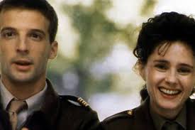 아트나인 시네프랑스 상영작 ] "어느 거짓말쟁이의 일대기" <위선적 영웅> 11/24(화) 20:00 상영 11월 시네프랑스 [자크  오디아르, 어둠 속에서 빛나는 감성] 테마의마지막 상영작은 <위선적 영웅>입니다. 소심하고 조용한 성격의 주인공 알버트는 늘 영웅이