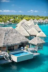 Insel Mit Wnderschonen Hotel Bungalows Auf Bora Bora Mit Privatem Pool Mitten Im Meer Urlaub Reisen Urlaub Orte
