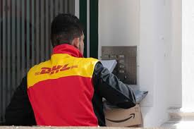 Generell ist es nicht entscheidend, wann sie die sendung dort abgeben, wichtig ist jedoch, dass sie vor den schließungszeiten der filiale eintreffen. Amazon Dhl Und Verargerte Kunden Die Schuldverschiebe Logistik