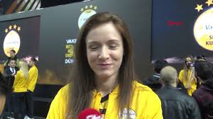 2 şubat 1998'de mersin'de doğan tuğba şenoğlu, profesyonel voleybol kariyerine smaçör pozisyonunda vakıfbank ve milli takım formasıyla. Vakifbankli Lonneke Sloetjes Ve Tugba Senoglu Dha Ya Konustu Youtube