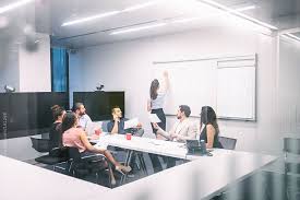 Business Meeting In The Company Office By Simone Becchetti Idei Kartiny Karta Karera
