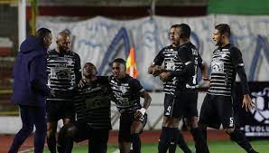 Assistência de john pajoy com um cruzamento após escanteio. Gx Lx9fej4y78m