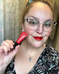 For irresistible shine and rich colour payoff, let your lips do the talking  with the Limited-Edition† Mary Kay® Vinyl Shine Liquid Lip Set! 😘 [Image  description: Independent Sales Director @dgobeil51 and lifestyle