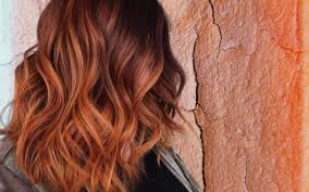 Per gli occhi verde scuro, invece, meglio puntare su tinte calde e luminose. Capelli Chiari O Scuri Quale Colore Scegliere Enzo Liuzzi