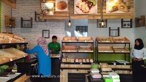 Video kami kali ini sedikit memberi tips dan informasi tentang design interior toko kue minimalis,semoga bermanfaat dan menginspirasi,jika ada pertanyaan. Grand Opening Firda Cake Bakery Kepanjen Malang Gratis 1500 Roti Aura Biru