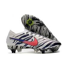 In 1971 nike released their first football boot, the nike football boot, which was the first boot to bear swoosh. Fotbollsskor Nike Korea Mercurial Vapor Xiii Elite Sg Vit Svart Rod