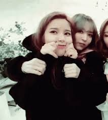 Moonbyul wheein mamamoo solar hwasa das eindrucksvollste und stilvollste poster für innendekoration, das derzeit erhältlich ist günstig auf amazon.de: . Mamamoo Solar Gif Mamamoo Solar Moonbyul Discover Share Gifs