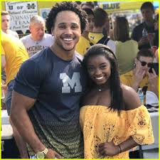 Simone and jonathan met through a dating app called raya prior to quarantine protocols in march last year. Simone Biles Boyfriend Took A Huge Risk On Their First Date Simone Biles Stacey Ervin Just Jared Jr