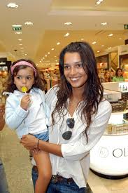 Maria cerqueira gomes aproveitou o dia de hoje para ir passear com o seu filho mais novo, o pequeno joão, de um ano, fruto do seu relacionamento com antónio miguel cardoso. Os Amores E Desamores De Maria Cerqueira Gomes