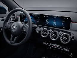 Die kurzversion wird intern als w 168, die im frühjahr 2001 eingeführte langversion als v 168 bezeichnet. Mercedes Benz A Klasse Limousine Ab Sofort Bestellbar Rkg