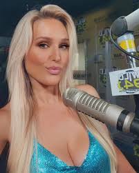 I didn't know which one to post 🤷🏼‍♀️ Pick the best one! 1, 2, 3 or 4  please 💖