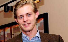 Blacked-up aristocrat crashes into lamppost while three times drink-drive  limit