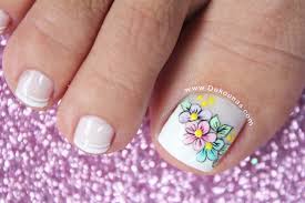 Margaritas hermosas dibujadas sobre las uñas del pie. Diseno De Unas Para Pies Decorados De Unas