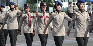 Jual seragam sekolah sd smp sma smk, dan menerima pesanan kaos olahraga, almamater, baju toga wisuda dll. Alhamdulillah Akhirnya Seragam Polwan Indonesia Bisa Berhijab Polwan Republik Indonesia