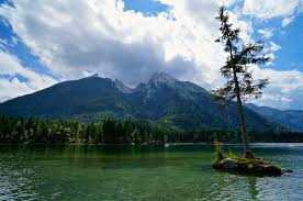 Er ist bekannt für seine wunderschöne hellblaue, türkisene wasserfarbe. Bayerns Schonste Seen Vom Hintersee Bis Zur Bayerischen Karibik
