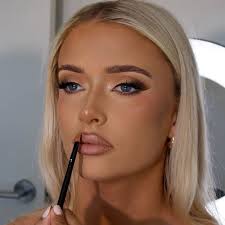 repost from @emmab.artistry Your bridal inspo 🤍 Using Ronia brushes to  complete this beautiful makeup application 😍 Hair: @hair__by__annie Muse:  @ashleighrosestoneman Dress: @nukucouture @nukuofficial Studio:  @normanyapphotography Key products ...