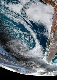 Ciclonul extratropical , care este frontal , uneori păstrează încă vânturi de uragan sau forță de furtună tropicală. Ciclon Extratropical Llega Este Jueves Y Diario El Huemul Provincia De Palena Facebook