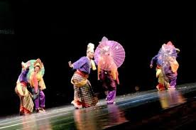 Jelaskan apa yang dimaksud dengan tari berpasangan. Tari Payung Dari Sumatera Barat Bobo