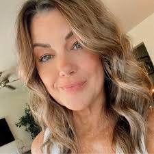 Holly Rawlings's Instagram, Twitter & Facebook